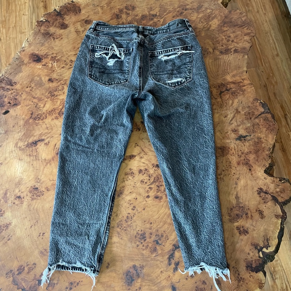 American Eagle black X-Short mom jeans, size 6